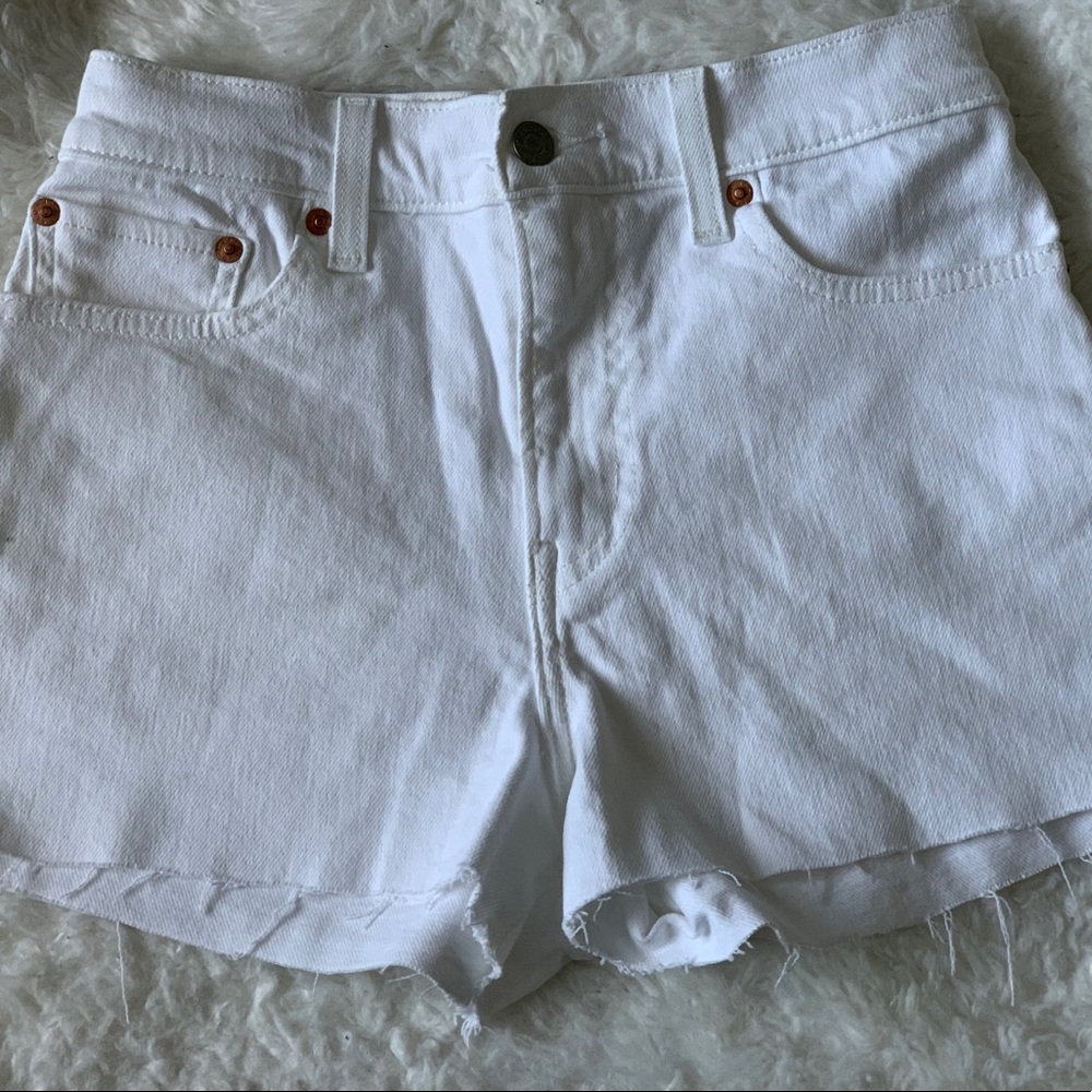 B1G1 Levi’s high waisted shorts